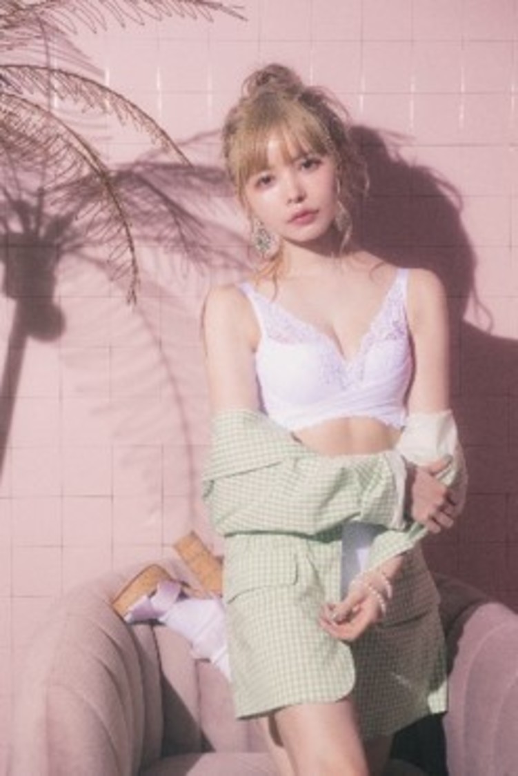 🍭 益若つばさ、可愛らしくもセクシーな世界観で魅せる！ ナイトブラ