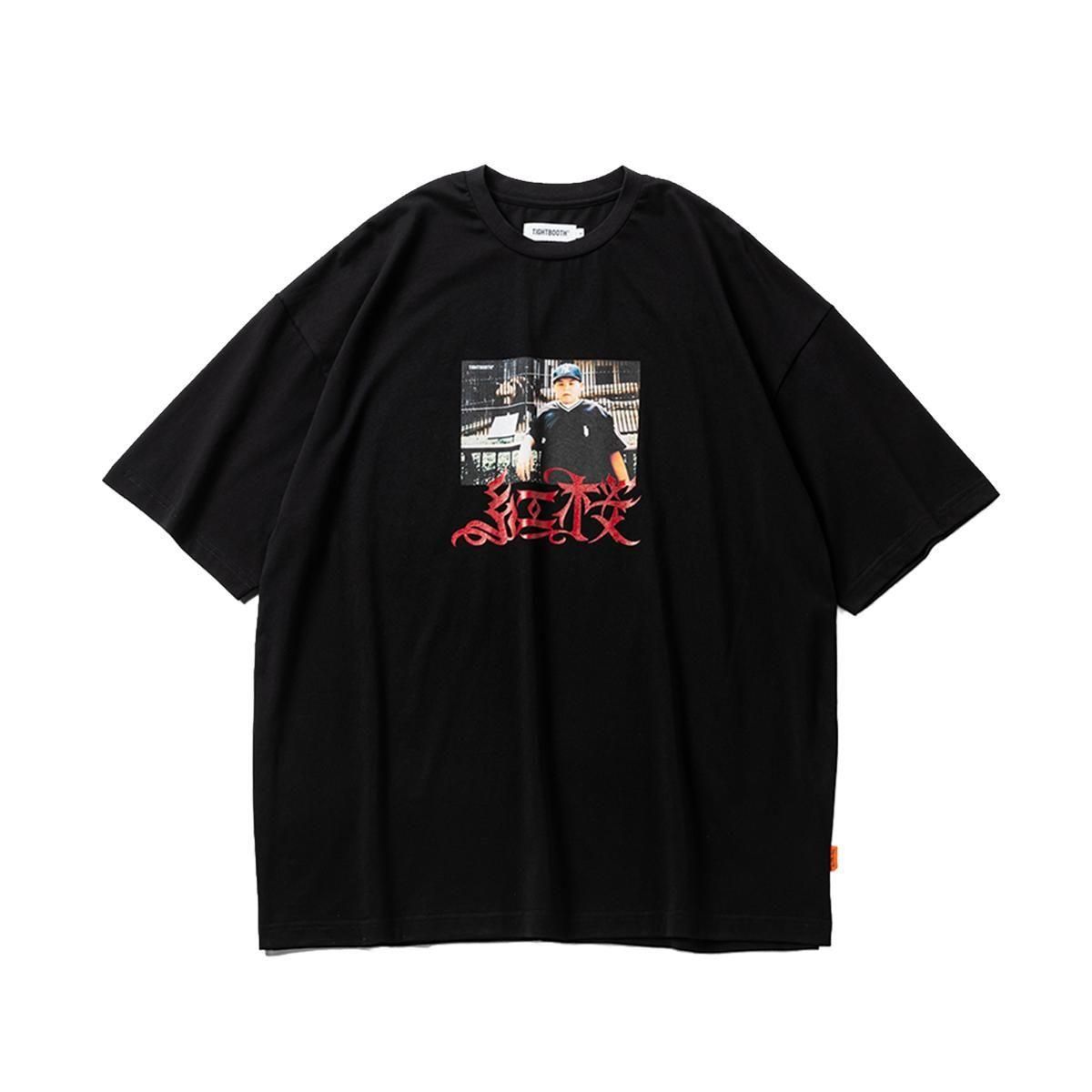 TIGHTBOOTH x 紅桜］紅桜 T-Shirt (Black) - LION SHARE（ライオン