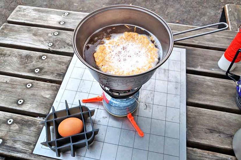日清とスノーピークがコラボ！ チキンラーメン専用のアウトドア調理