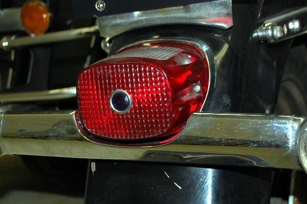 テールレンズ ブルードット付 1973-99 - KMFモーターサイクルズ