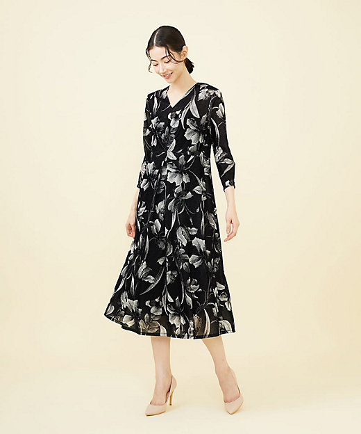 モノトーンフラワーフロッキードレス | Sybilla (Women)/シビラ | 三越