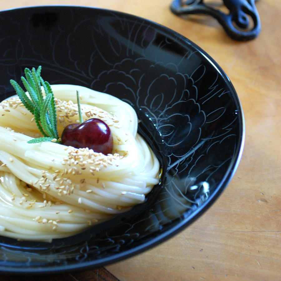 ボウル 牡丹彫 朱 小 漆塗り 中鉢 12-08004 漆器の井助