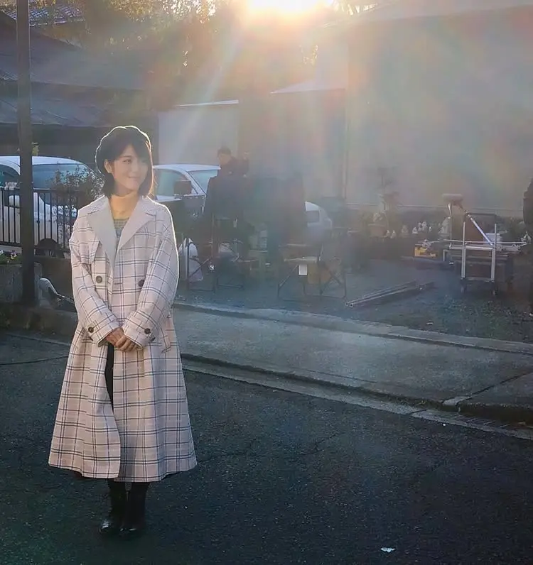 JILLSTUARTの服を着た浜辺美波さんのコーデ 私服/衣装/購入先 - Woomy