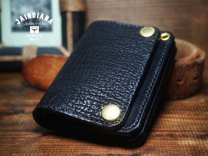 TRWS-SH シャークスキンのショートトラッカーウォレット