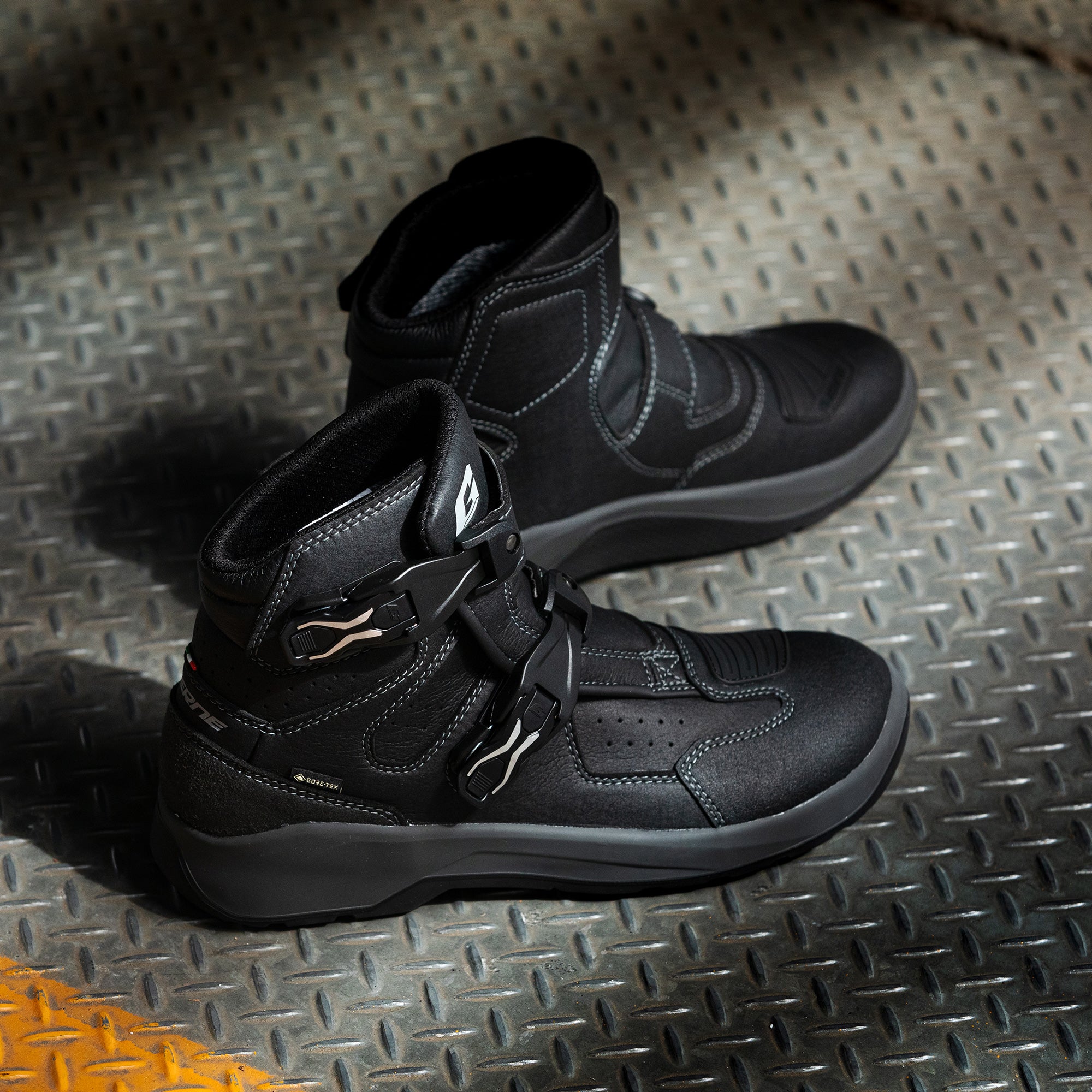 試着無料】ガエルネ パンテーラ ゴアテックス ネオブラック - バイク