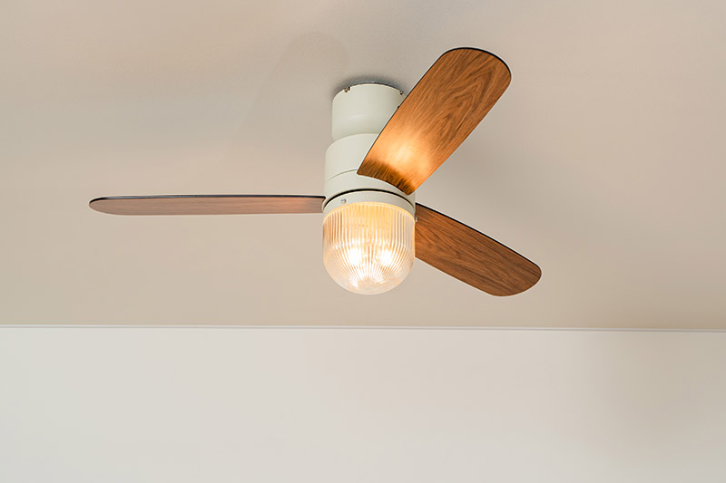 北欧デザインで1年中使えるシーリングファンライト - 家電 Watch