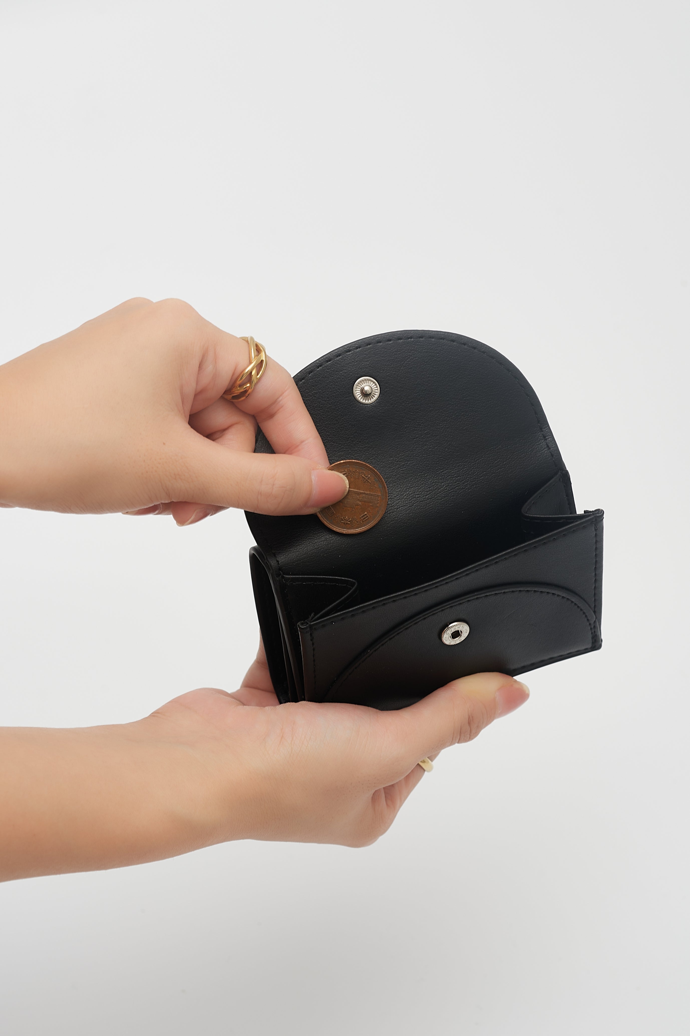 アップルレザー製コンパクトウォレット財布 「Apple Half-moon Wallet