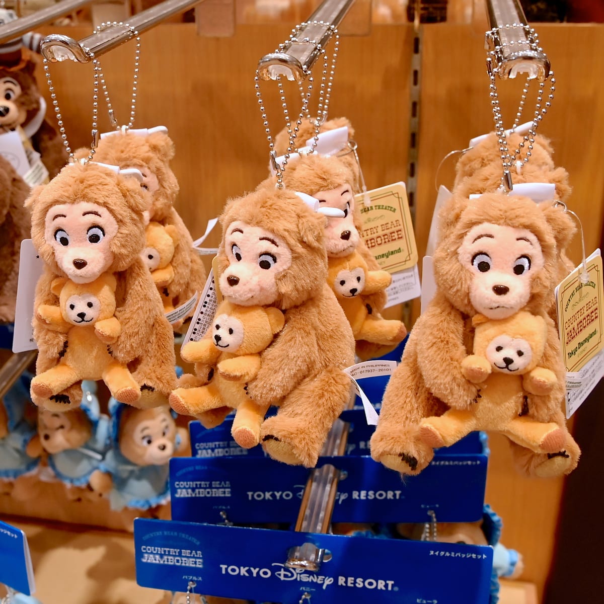 ぬいぐるみを抱いたオスカー！東京ディズニーランド『カントリーベア