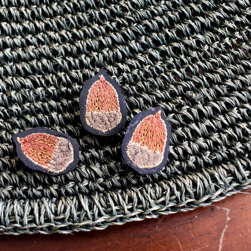 ドングリ［Ladies&Gentleman］刺繍ピンブローチ｜mimi刺繍｜東京