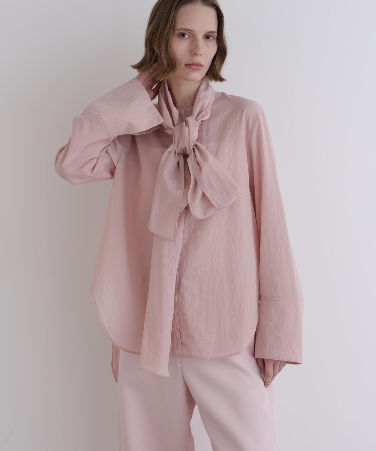 コンパクトナイロンボウタイブラウス | LE PHIL（ル フィル） ｜【公式