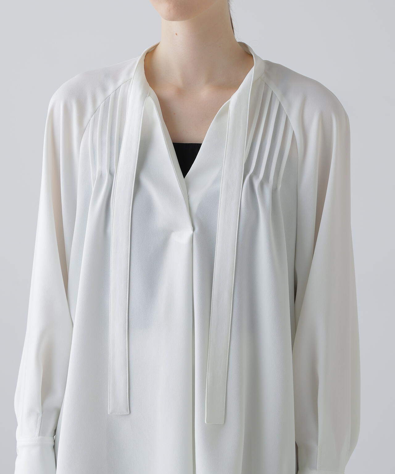 バックサテンジョーゼットブラウス | ADORE（アドーア） ｜【公式