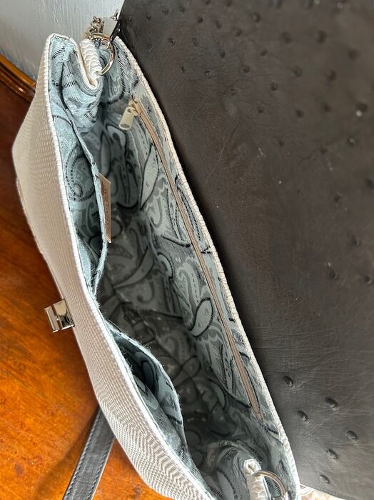 リザード革 （トカゲ革）について | 商品一覧 | クロコダイルの財布