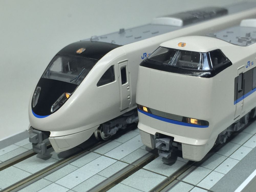 683系「サンダーバード」リニューアル車 入線(^^♪ KATO 10-1391/10