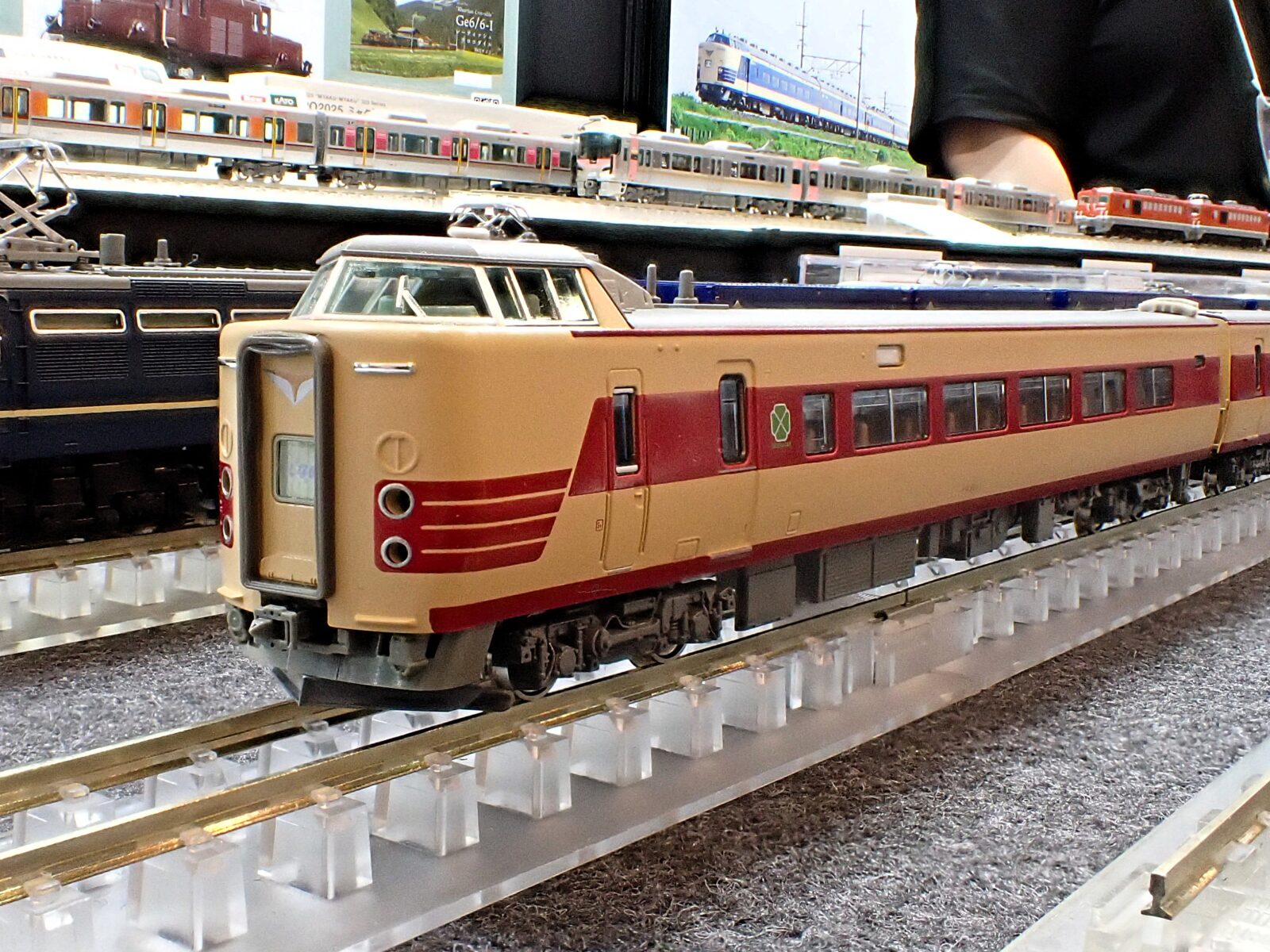 KATO 381系「しなの」（JR仕様） 6両基本セット 品番：10-2037 鉄道