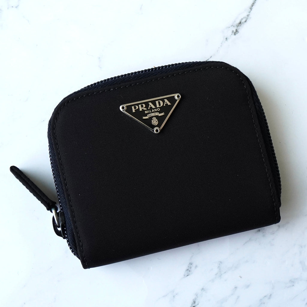 プラダ ナイロン ラウンドファスナー コインケース 三角プレート