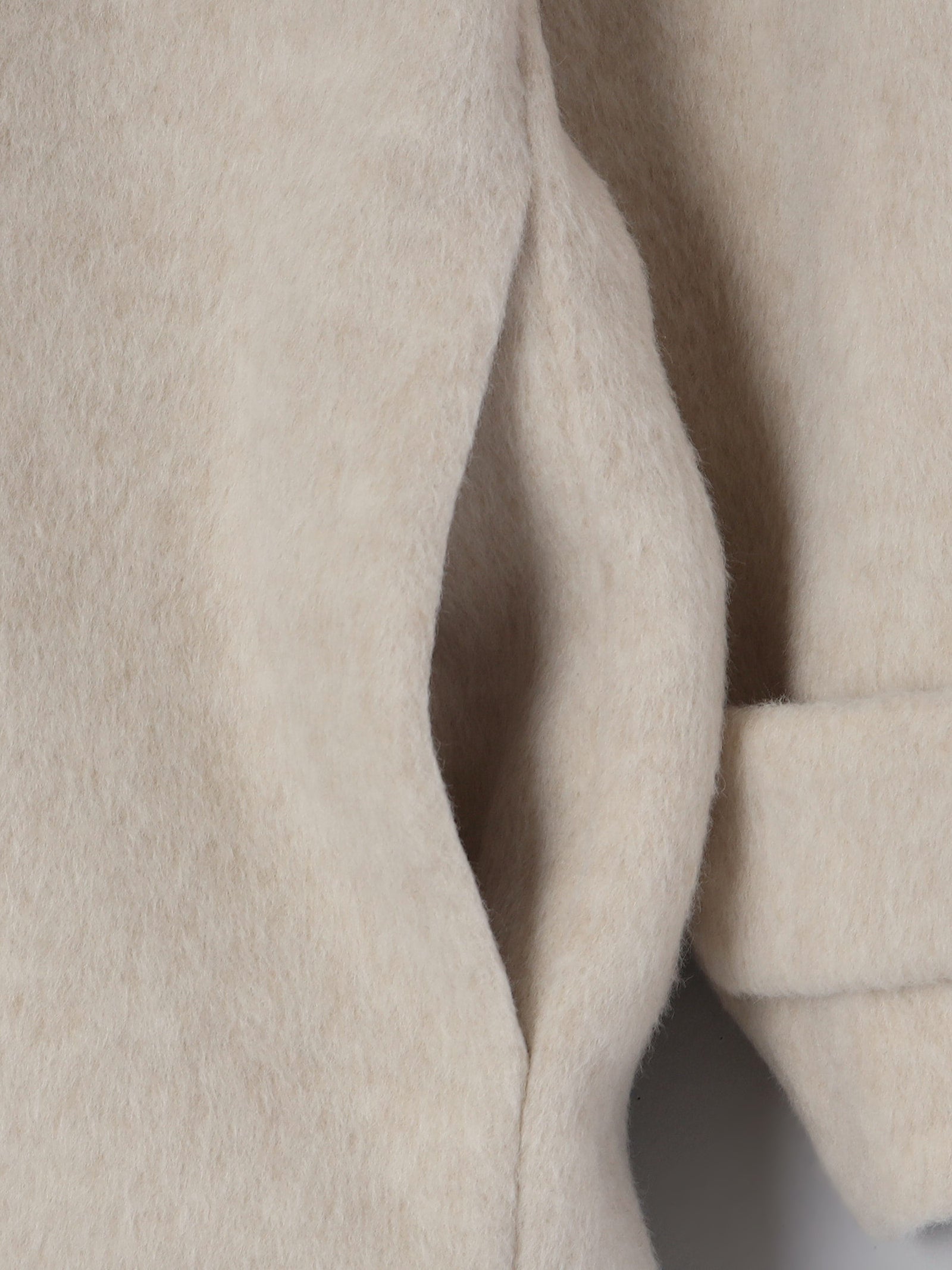 rii × Olu.】ノーカラーシャギーロングコート