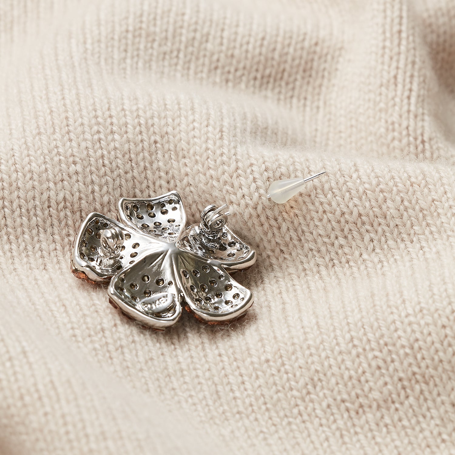 26645 Brooch “Fleur” – FOXEY 公式オンラインストア