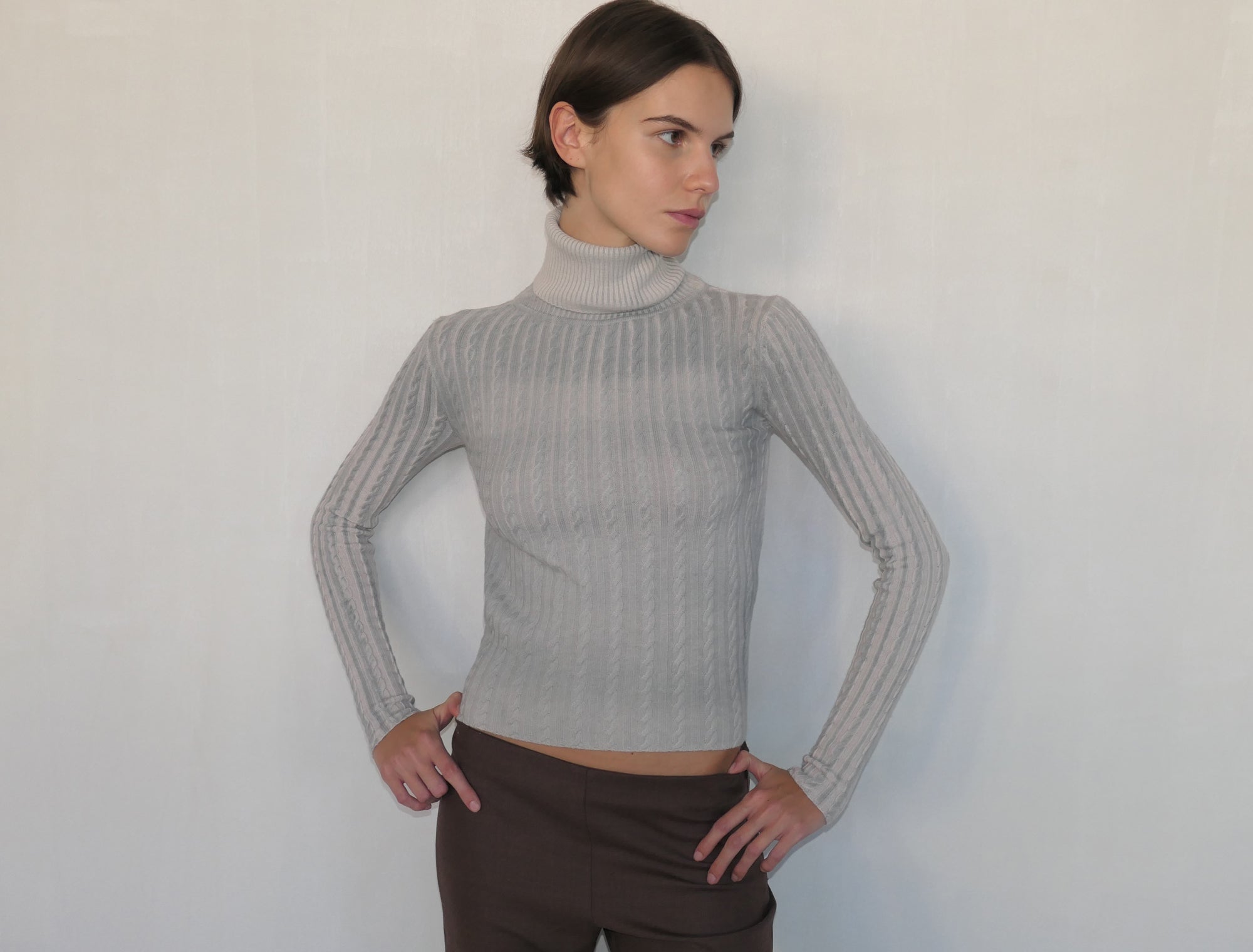 RALF-Grey long-sleeved knitted top with draped neck and open back
