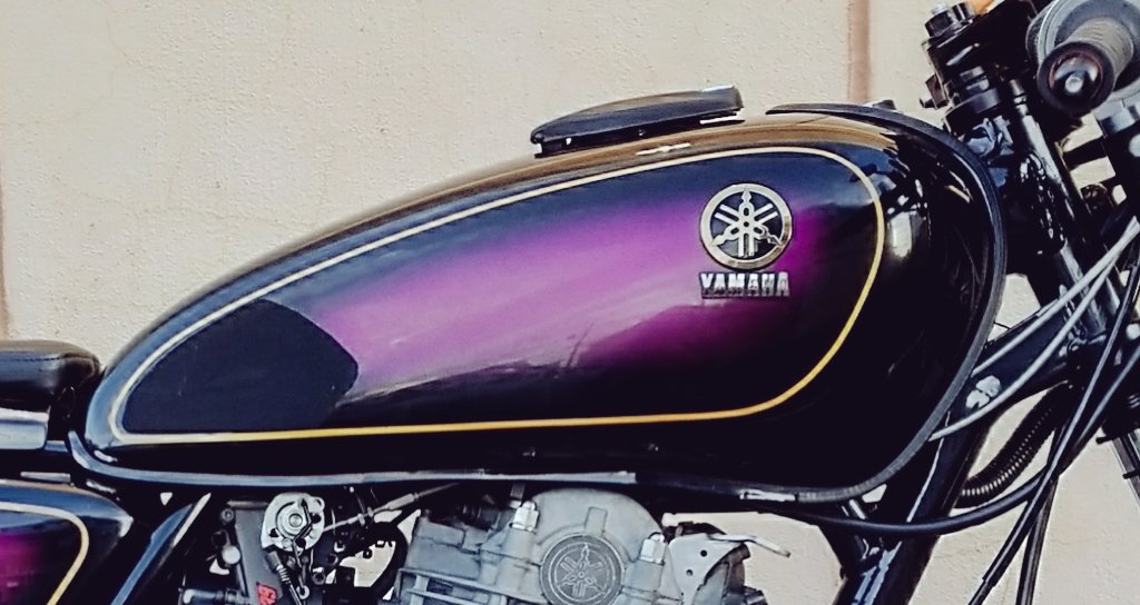 これをみた人は無言でタンクの写真をのせる ヤマハSRのタンク好きです