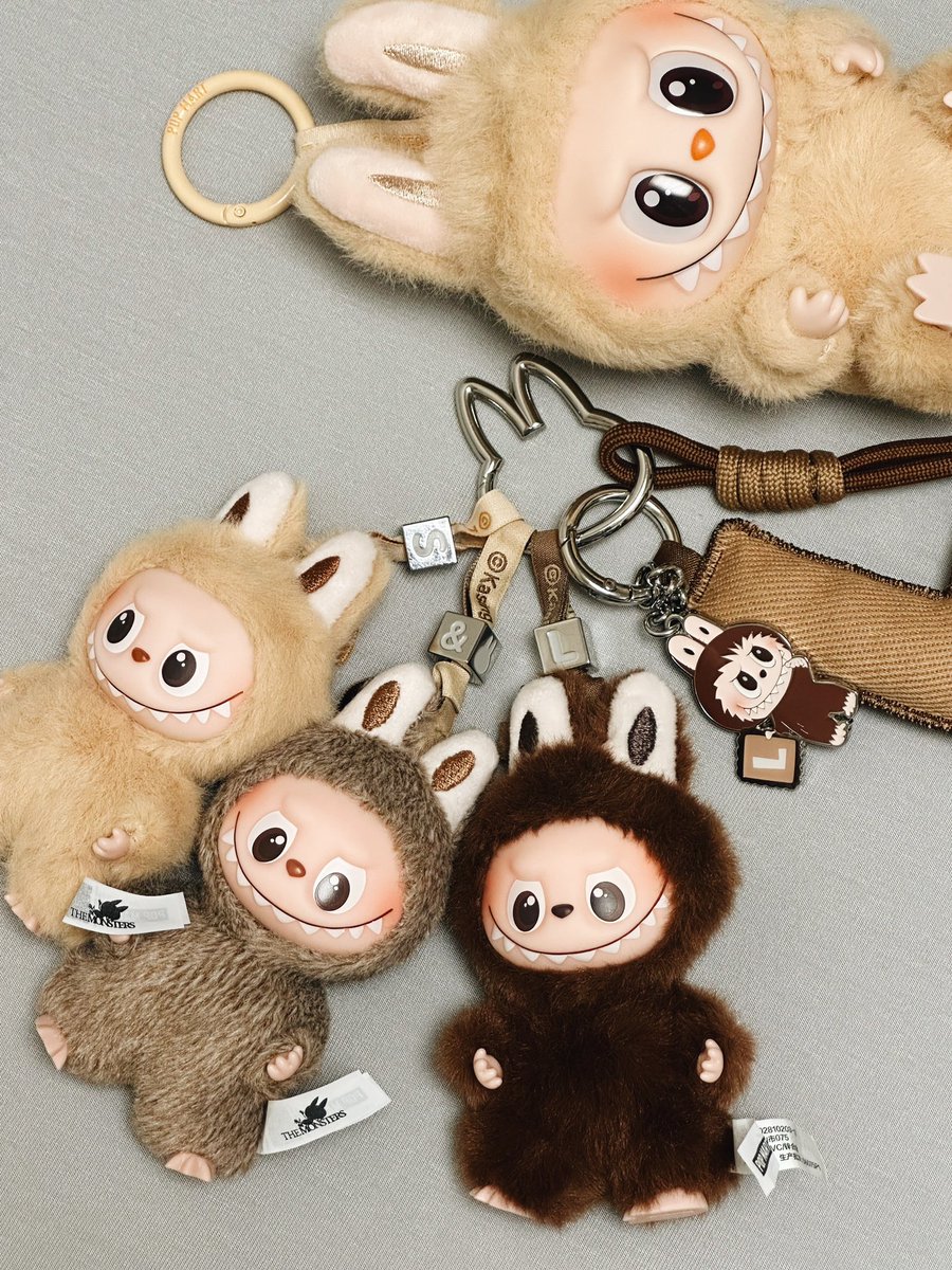 新作LABUBUのぬいぐるみとイニシャルチャームを合体！🤎 LABUBUが好き