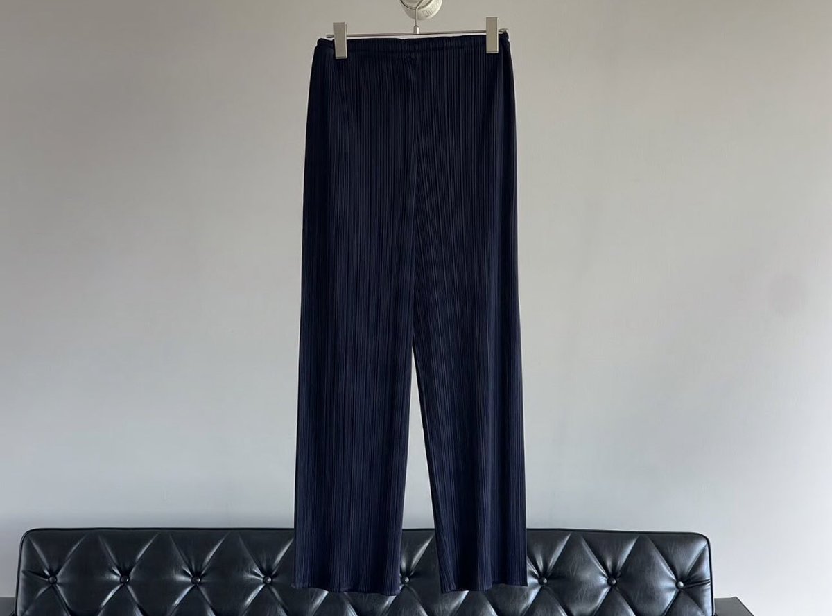 オンライン新入荷 完売していましたイッセイミヤケのプリーツパンツが
