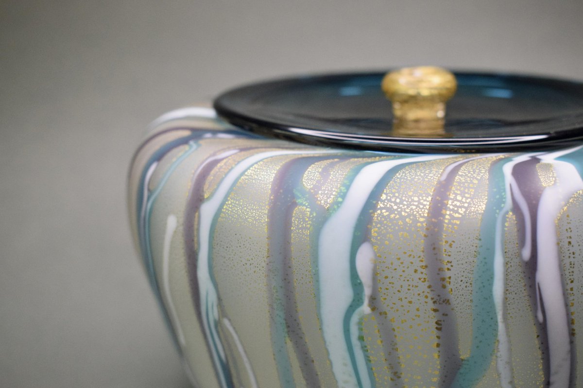 こちらの作品は茶道具の「水指」になります。 作品展、購入に関するお