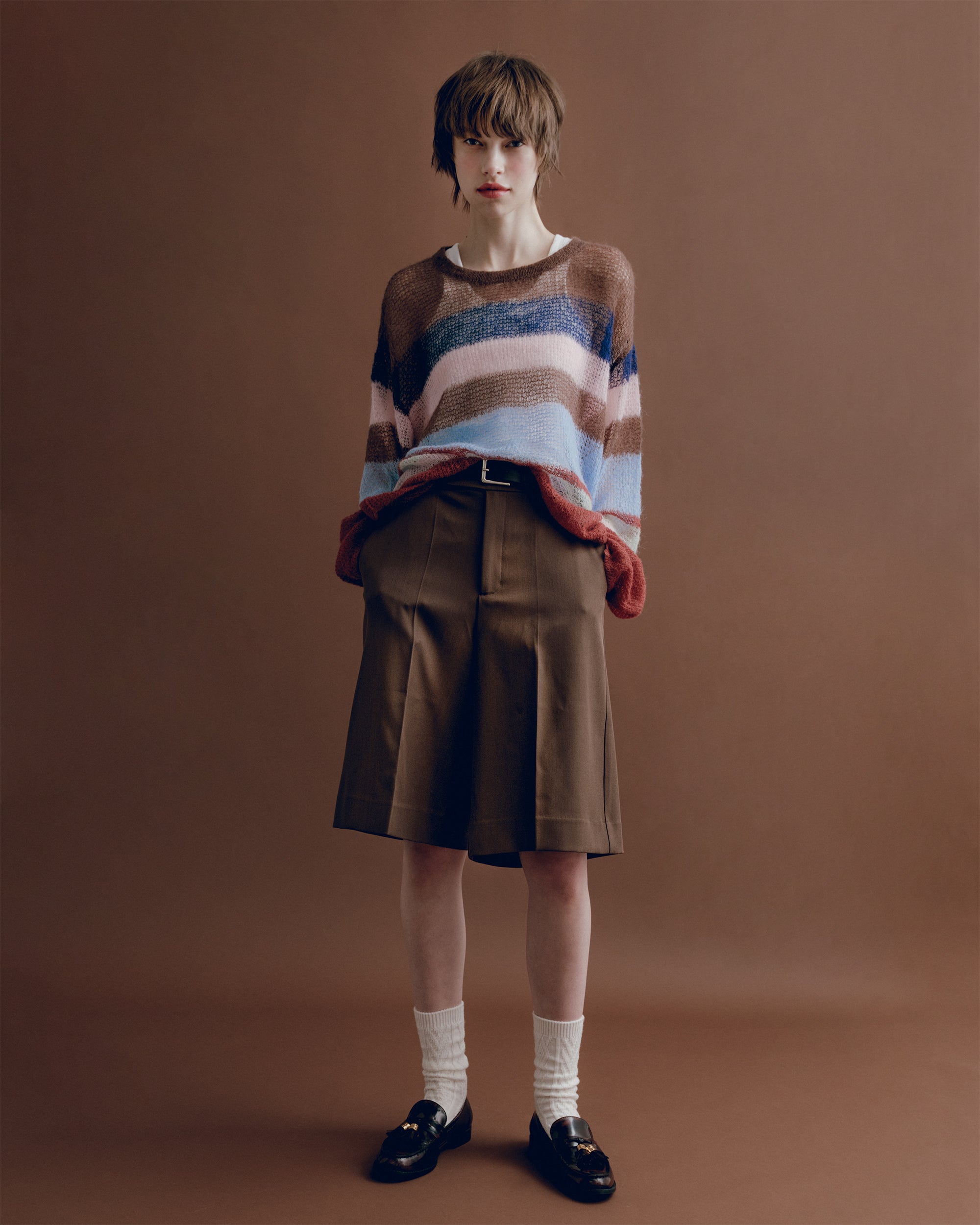 Border low-gauge knit sweater