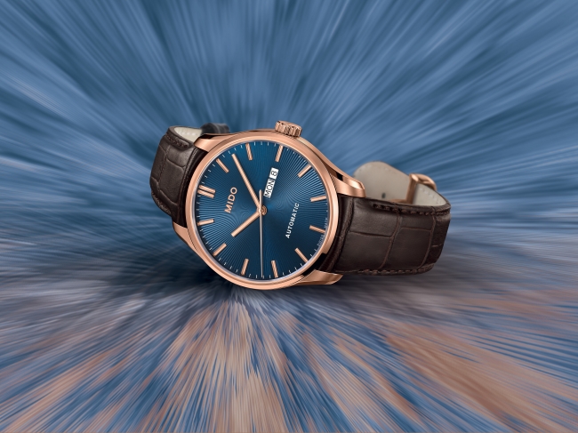 スイスの時計ブランド、ミドー】サンレイパターンを刻んだブルーの文字