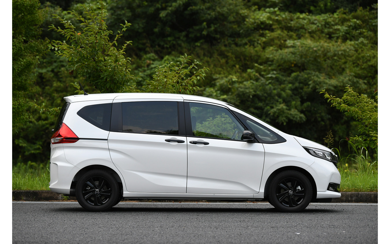 黒で決める！ ホンダ フリードに特別仕様車「ブラックスタイル」が登場