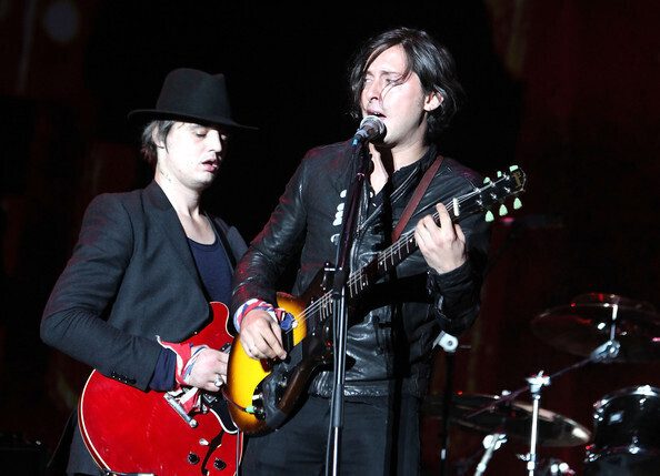 リバティーンズのピート＆カール、バルセロナの路上でリバティーンズの