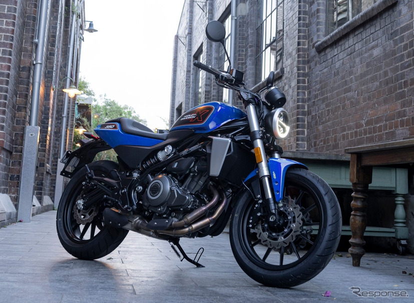 普通二輪免許で乗れるハーレー、「コズミックブルー」の2025年モデル