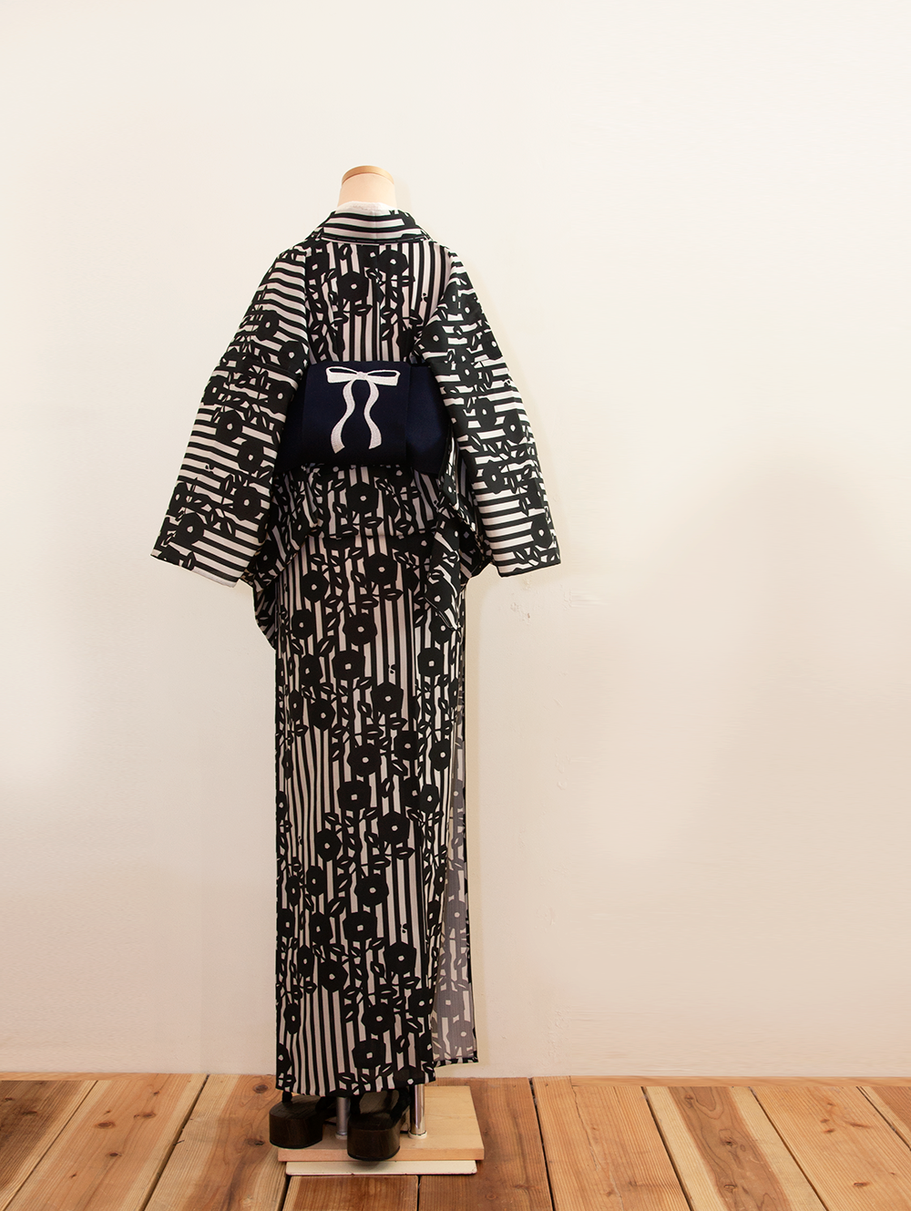 セオα着物（浴衣） 花と蝶（黒茶ストライプ） | ＃さく研究所