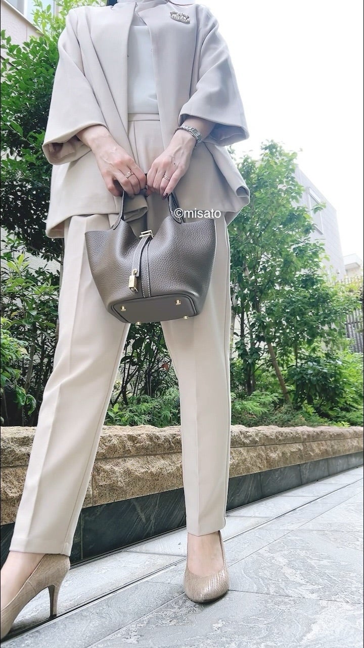 CHANELのブローチおすすめの使い方3選！コーディネート例も！ | ハイ