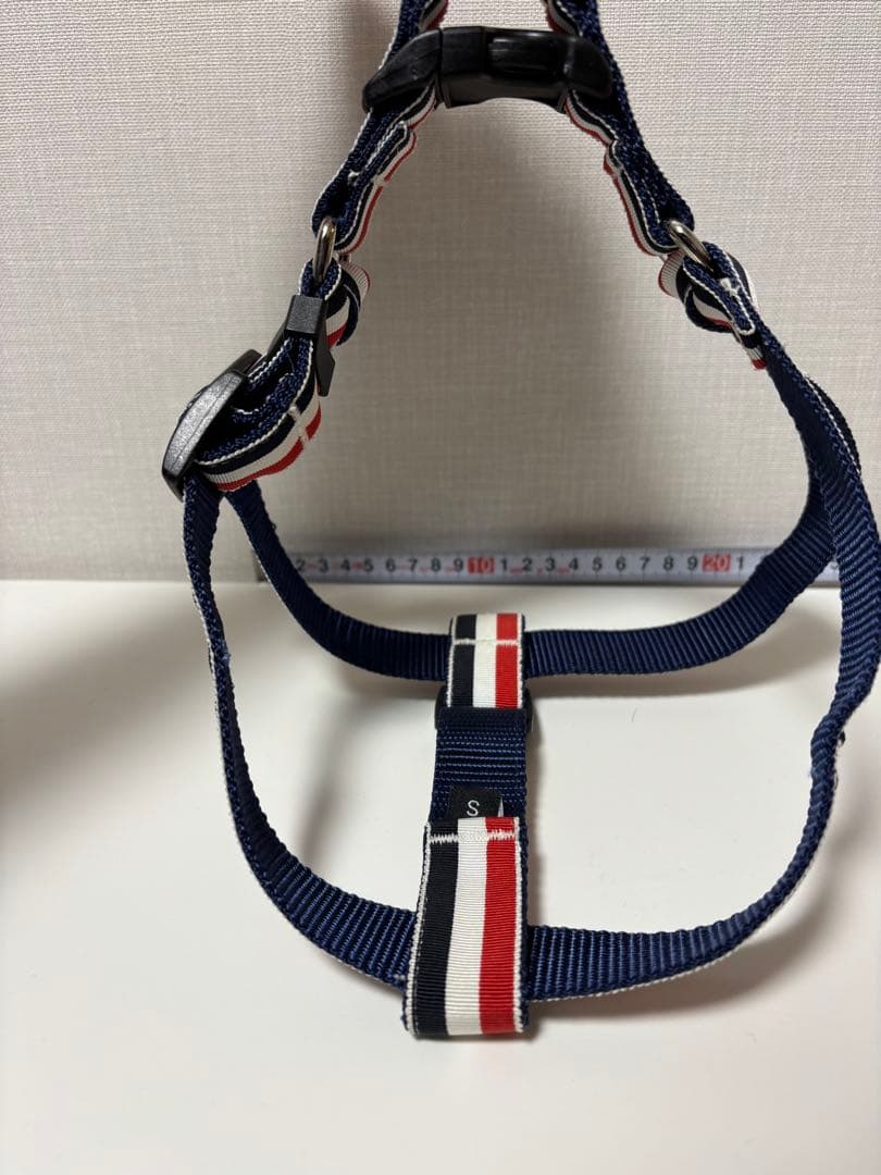 THOM BROWNE】ドックハーネス 犬用 ペット用品 トリコロール S - メルカリ