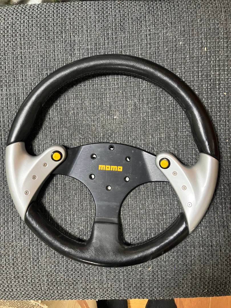 モモ、ステアリング。 Amazon | MOMO(モモ) ステアリング ドリフト 33パイ BK/スエード D-20