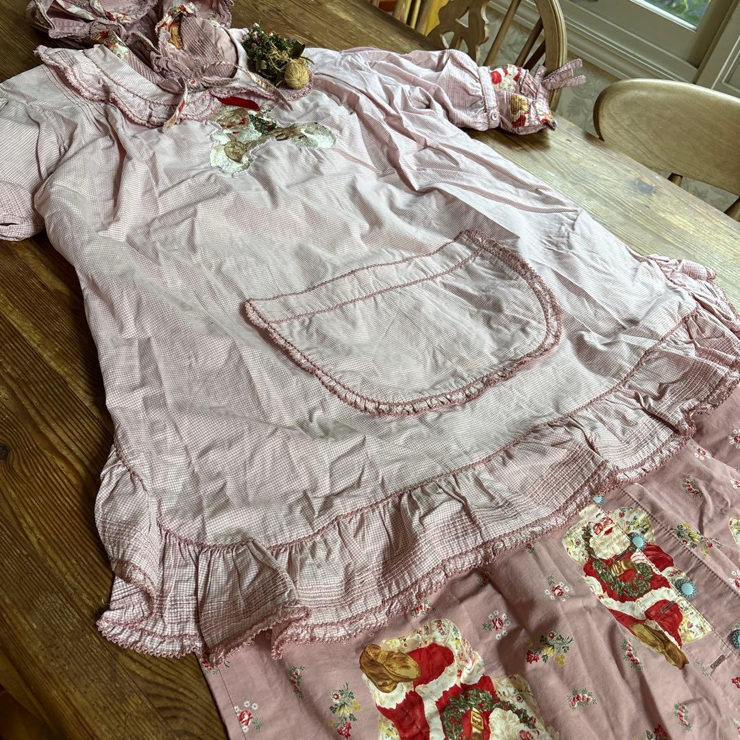 サンタ刺繍ピンクハウスのタブリエ ワンダフルワールド 幸見うさぎ刺繍ローンタブリエ｜ピンクハウスオフィシャルオンライン