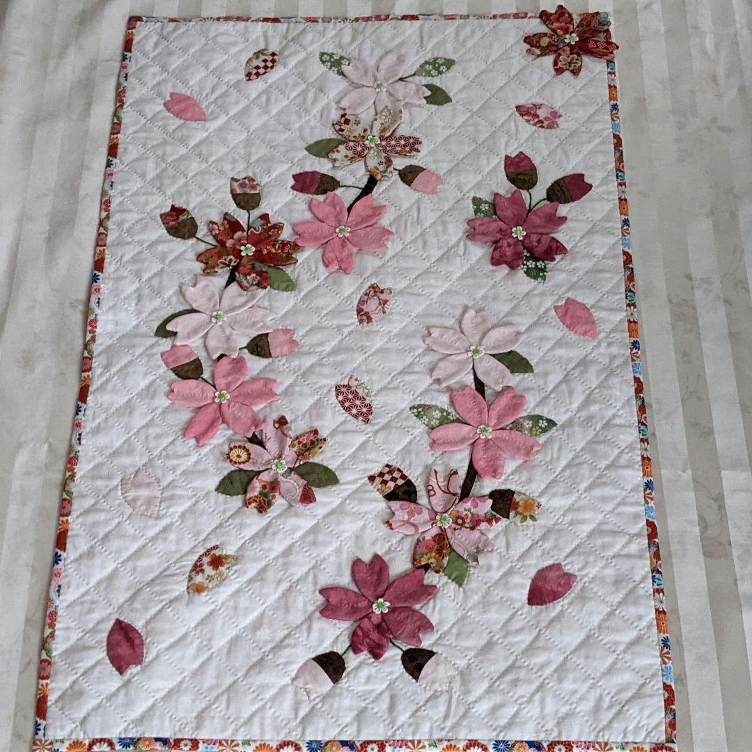 しだれ桜　パッチワークキルト　タペストリー Yahoo!オークション - パッチワーク キルト さくら柄 桜 タペストリー