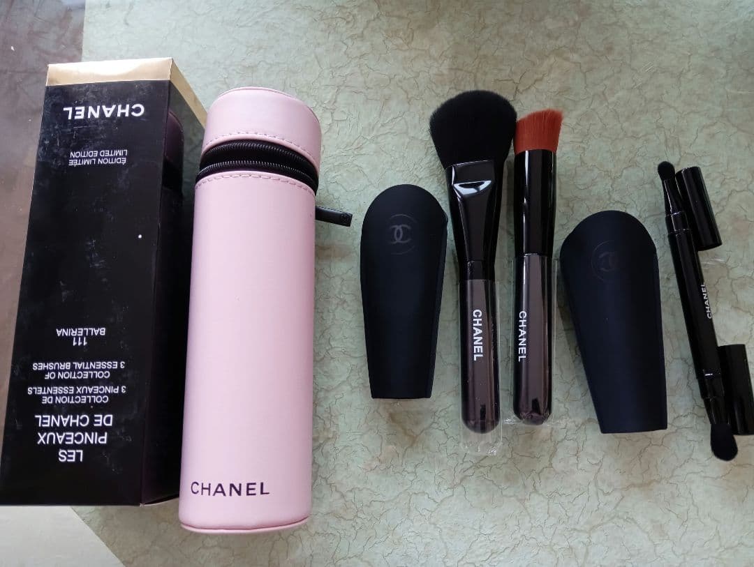 シャネル　CHANEL メイクブラシ　3本セット　ピンク　ポーチ　24750円 CHANELシャネル☆ブラシ 3点セット 限定品 プレゼントに最適 (CHANEL