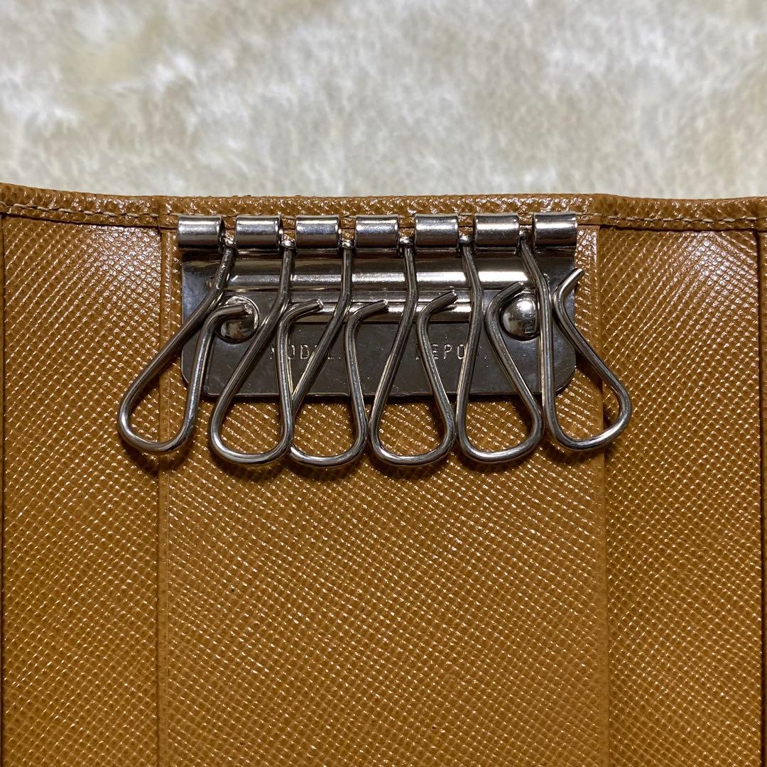 付属品完備❗️新品未使用✨プラダ6連キーケース サフィアーノレザー