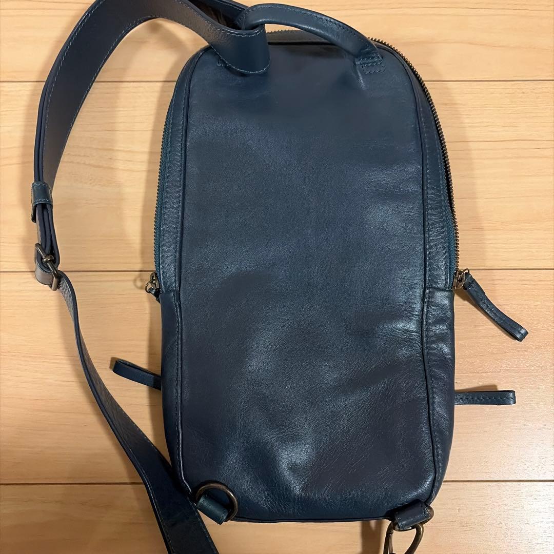 マザーハウス カゼマトウ ボディバッグ レザー グリーニッシュブルー