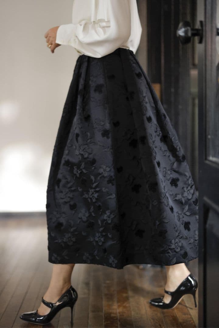 ヴェルメイユパーイエナ フラワージャガードタックスカート 予約》フラワージャガードタックスカート（ロング・マキシ丈スカート