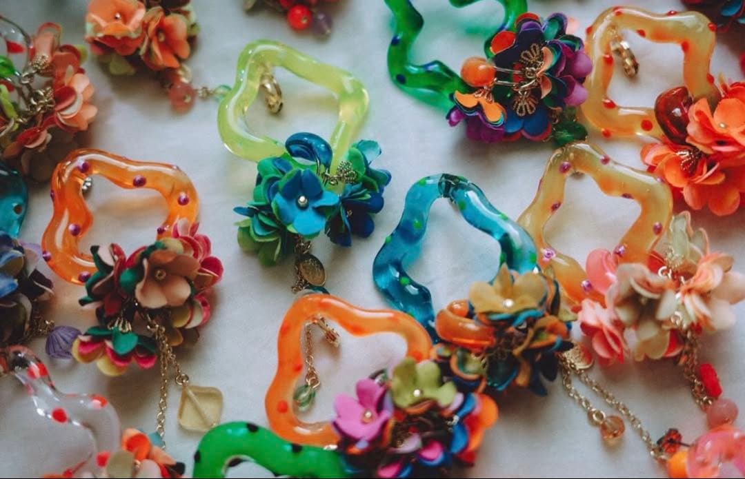 hanairoaiki 片耳　ワッ花