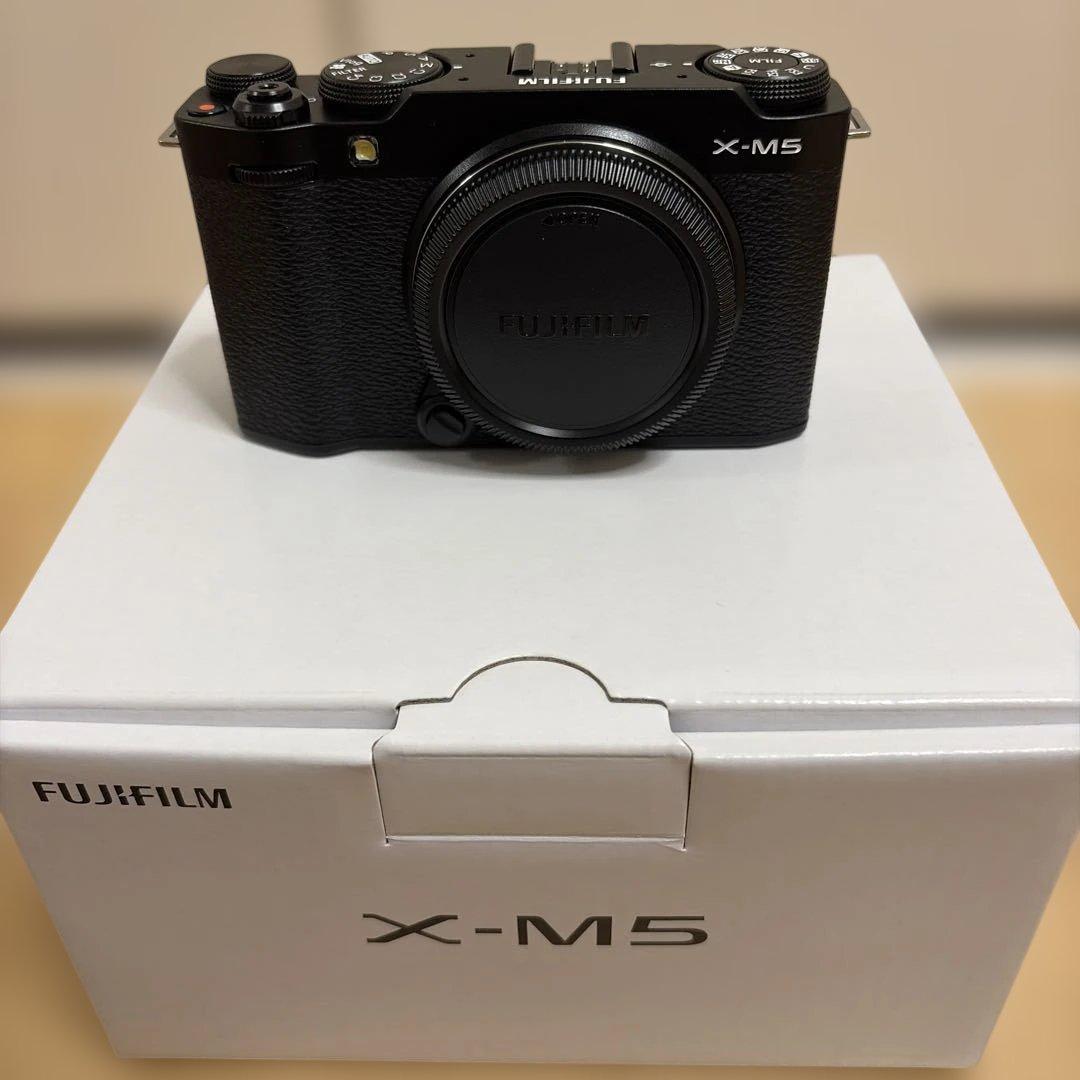 新同品【FUJIFILM】X-M5 ブラック本体 富士フイルム「X-M5」登場！ 約11年ぶりの「X-Mシリーズ」新モデル