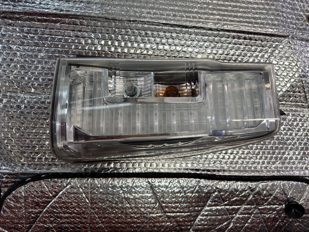 ダイハツ タントカスタム LA600S 右テールランプ クリアレンズ 中古