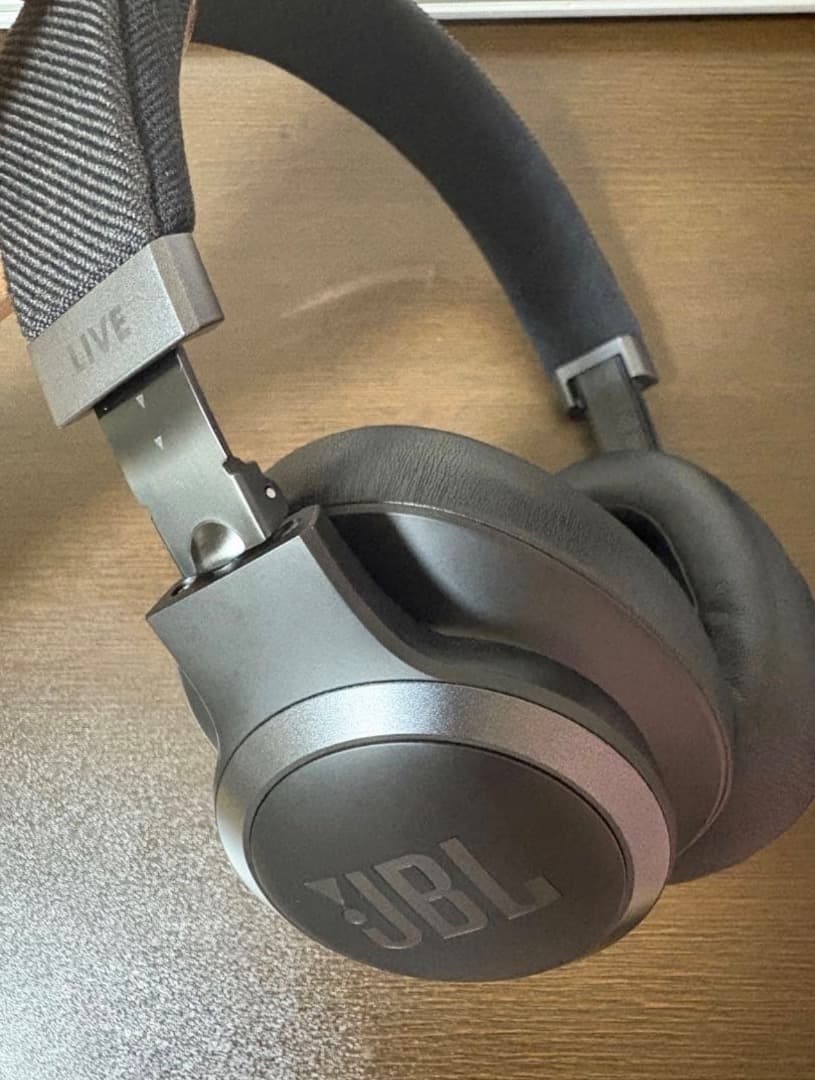 JBL LIVE ワイヤレスヘッドホン 値下げ可 JBL ワイヤレスヘッドホン ノイズキャンセリング対応 ブルー