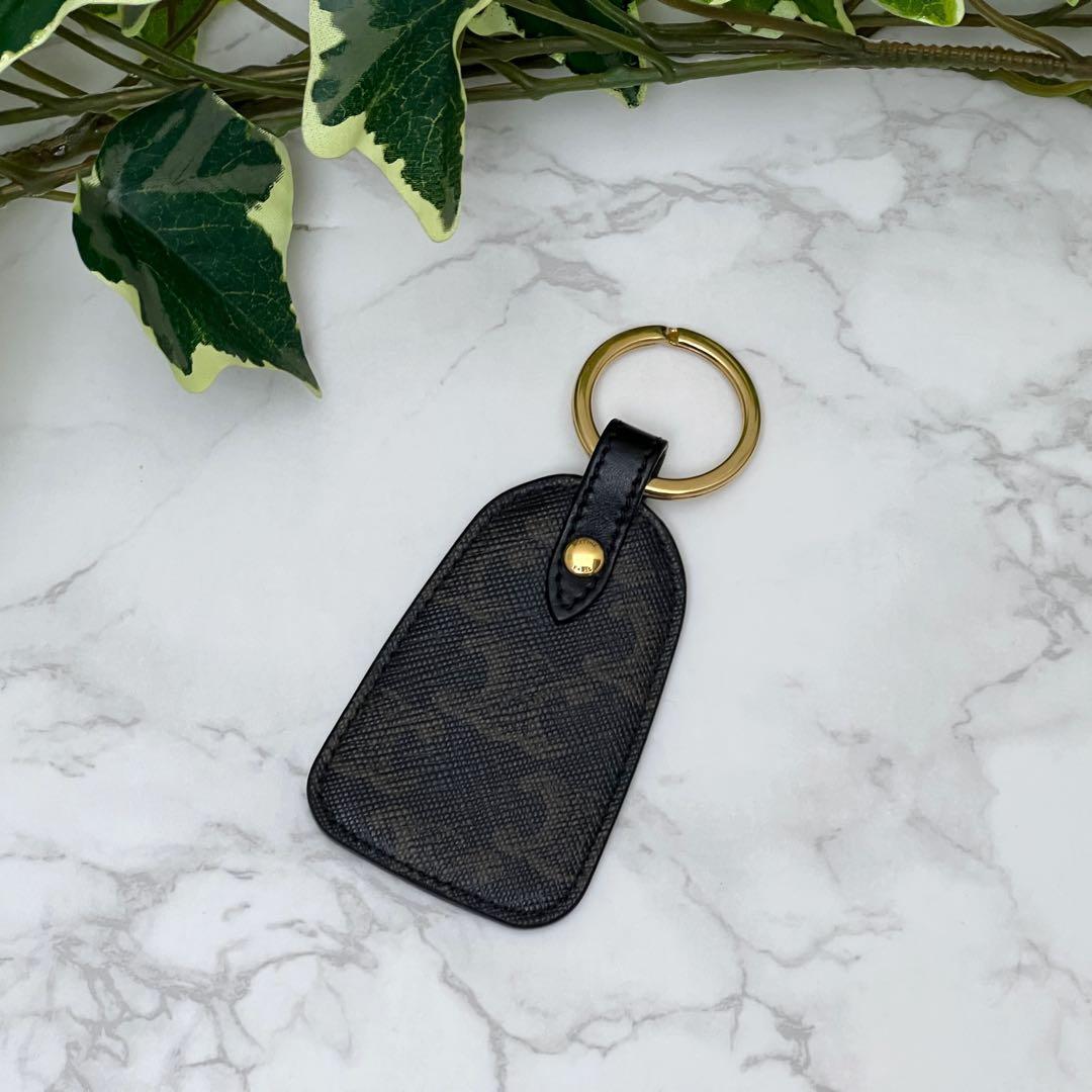 セリーヌ キーホルダー トリオンフ チャーム ゴールド ブラック CELINE CELINE セリーヌ トリオンフ マカダム キーリング ゴールド チャーム