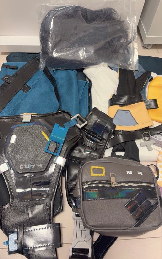 浅羽悠真　コスプレ　ウィッグ付き コスプレ衣装 浅羽悠真 衣装とウィッグ - メルカリ