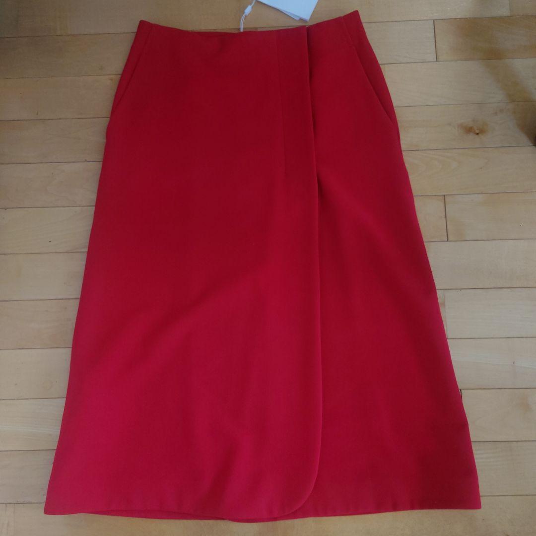 HugoBOSS　赤いひざ下スカート フレアミニスカート ウエストゴムスカート 膝丈 インナパンツ付き 無地