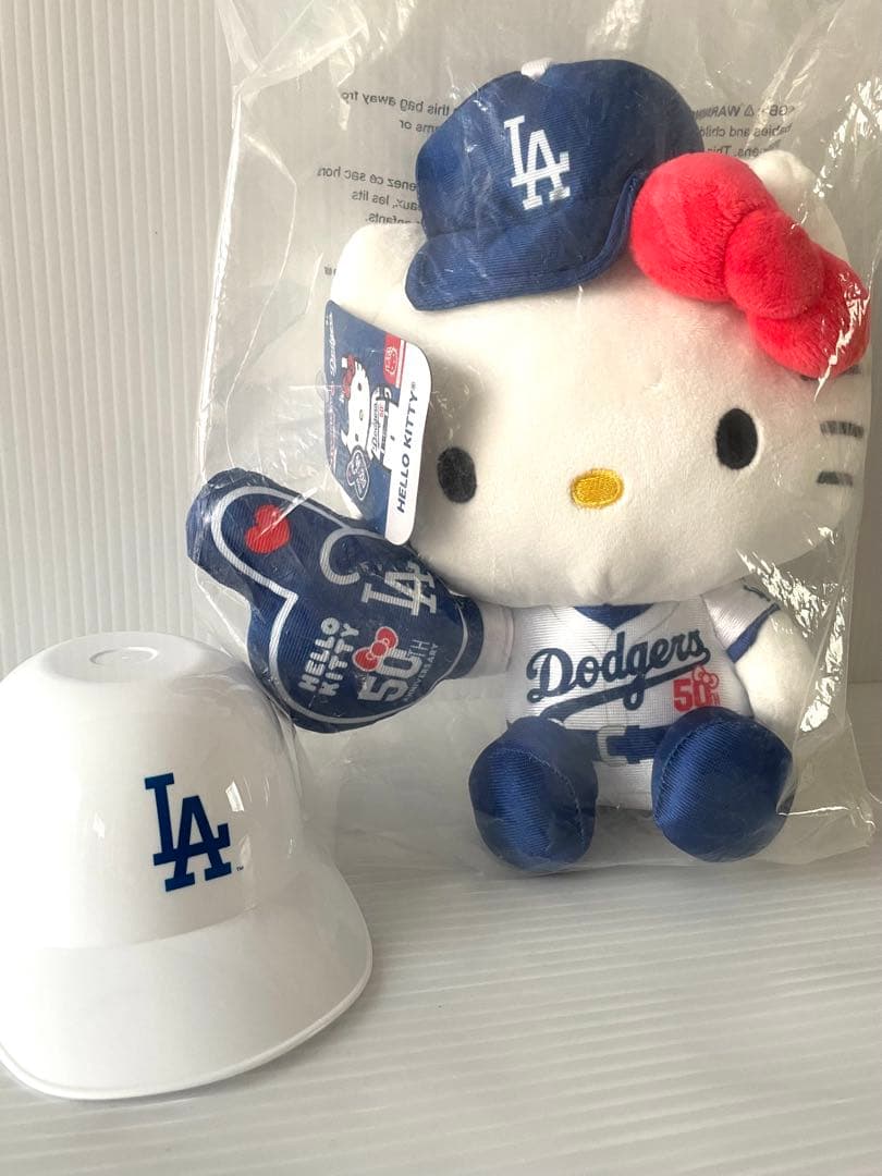 ハローキティーナイト ドジャース50周年記念コラボ キティー人形 50周年のアニバーサリーイヤーを迎えて。 ハローキティに特別