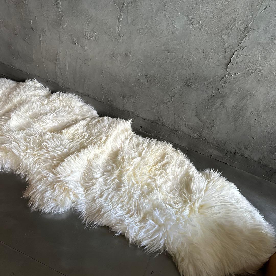お値下げ❣️コストコ人気新品ムートンラグ　シープスキン100% ソファなどに！ 洗えるムートン ラグ 1.5匹サイズ 長毛タイプ ニュージーランド産 60x120cm